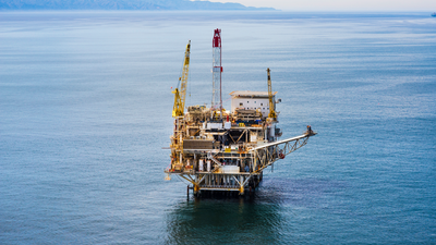 offshore oil drilling platform aerial view-DirCom-Thinkstocks_credits